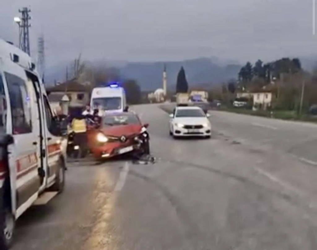 Bartın'da Üç Araçlı Kaza Güvenlik Kamerasında
