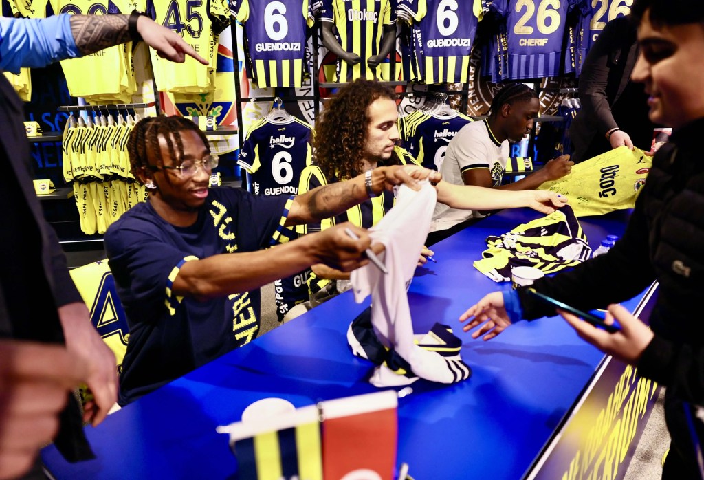 Guendouzi ve Cherif Taraftarlarla Buluştu