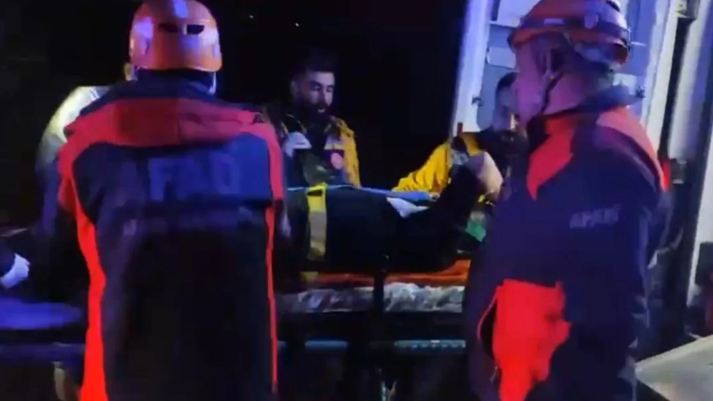 Elazığ'da Kontrolden Çıkan Araç Şarampole Yuvarlandı