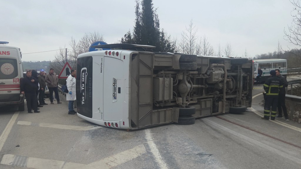 Yalova'da İşçi Servis Midibüsü Kazası: 1 Ölü, 20 Yaralı