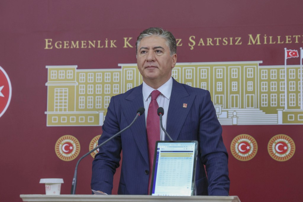 CHP'li Emir'den Gazetecilere Yönelik Operasyonlara Tepki