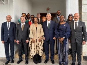 Bakan Bolat ve Nijeryalı Mevkidaşı Oduwole Kamerun'da Buluştu