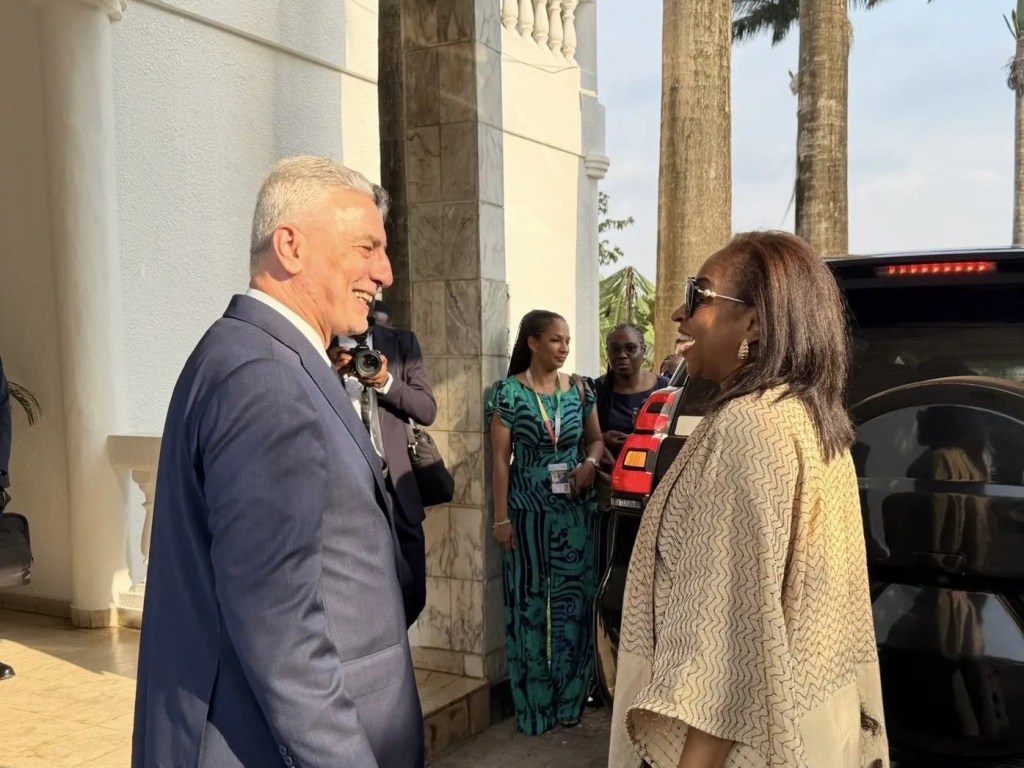 Bakan Bolat ve Nijeryalı Mevkidaşı Oduwole Kamerun'da Buluştu