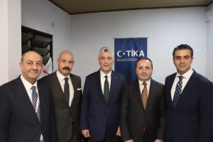 Bakan Bolat Kamerun'da Sokak Çocukları Projesini İnceledi