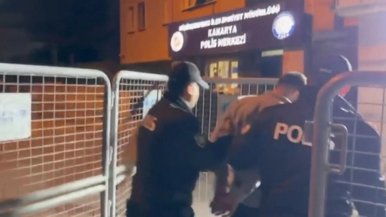 Küçükçekmece'de izinsiz havai fişek atan kişi gözaltında