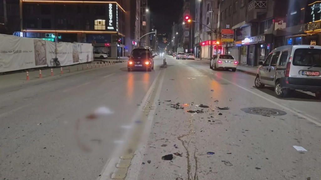 Eskişehir'de Trafik Kazası: Motosiklet ve Araç Çarpıştı