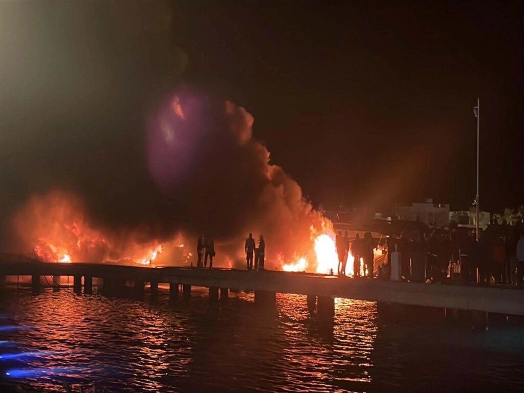Bodrum'da Marina Yangını: 7 Motoryat Battı