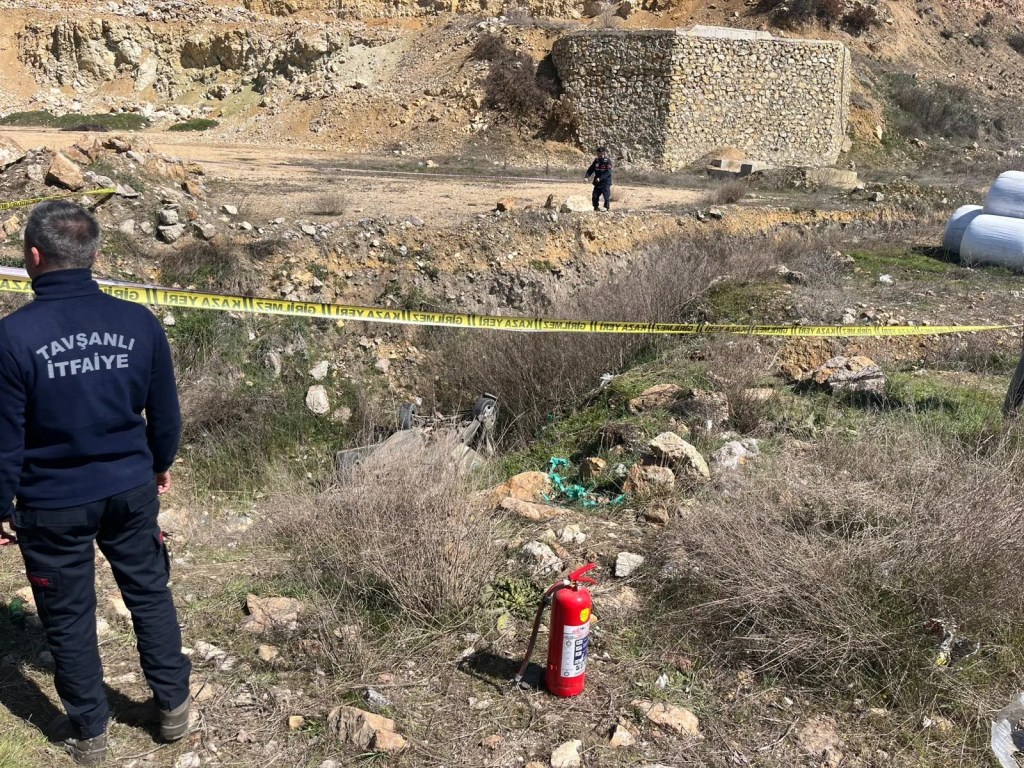 Tavşanlı'da Çukura Düşen Araçta İki Kişi Hayatını Kaybetti