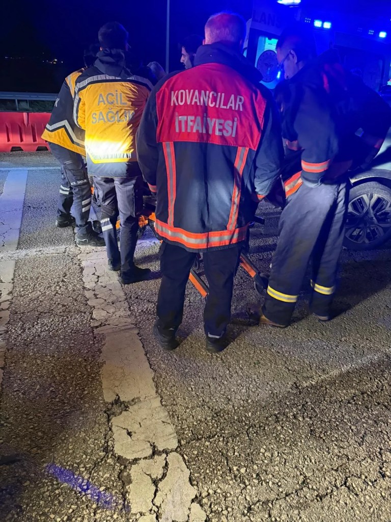 Elazığ'da İki Otomobil Çarpıştı: Yedi Yaralı