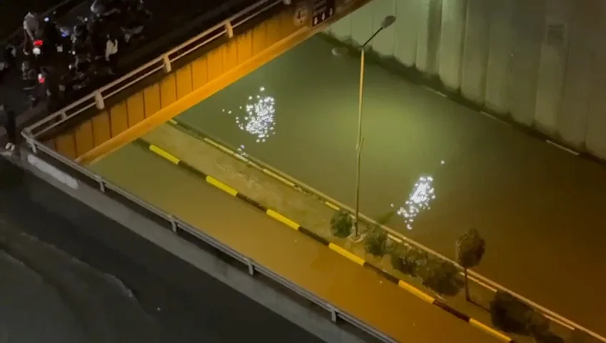 Hatay'da Sağanak Yağış Hayatı Felç Etti