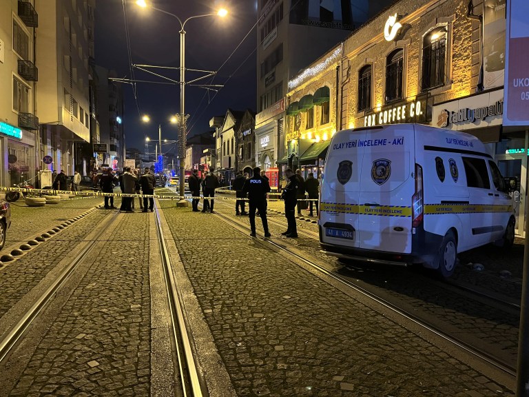 İzmit'te Eğlence Mekanına Silahlı Saldırı: 2 Ölü, 3 Yaralı