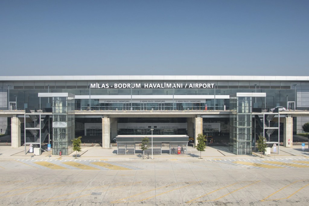 Milas-Bodrum Havalimanı İlk Dış Hat Uçuşunu Karşıladı