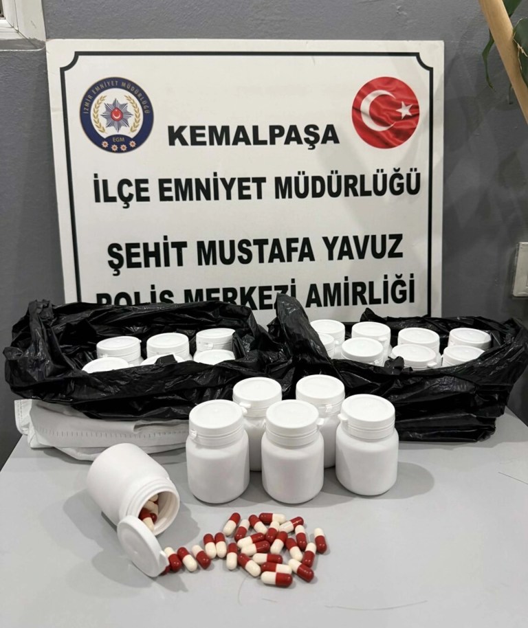 İzmir'de 1085 Sentetik Ecza Hap Ele Geçirildi