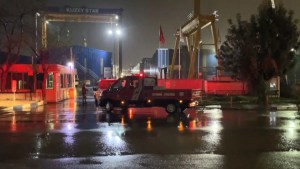Tuzla'da kuru yük gemisinde yangın paniği