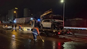 Ataşehir'de Zincirleme Kaza: 8 Araç Çarpıştı, 4 Yaralı