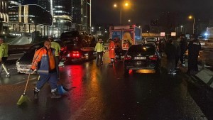 Ataşehir'de Zincirleme Kaza: 8 Araç Çarpıştı, 4 Yaralı