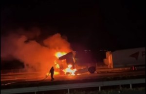 Gaziantep'te TIR Yangını Paniğe Neden Oldu