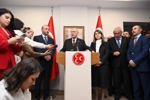 Bahçeli: İzzet Yönter'in İstifası Küskünlüğe Dayalı Değil
