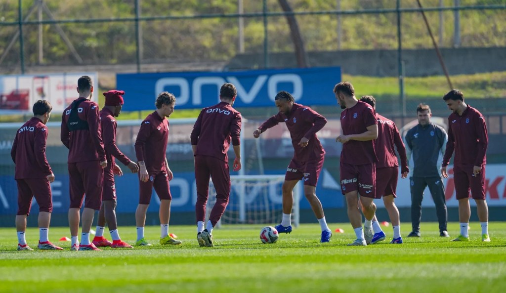 Trabzonspor Galatasaray Maçı İçin Hazırlıklarını Sürdürüyor