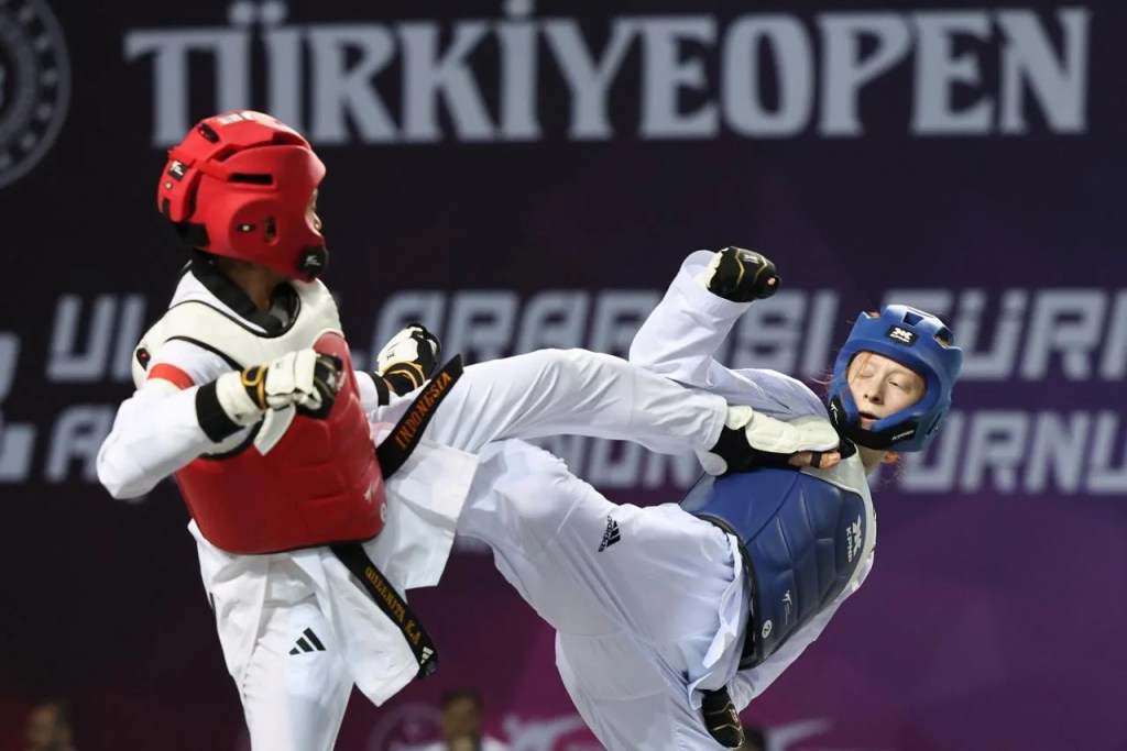 Türkiye Açık Taekwondo Turnuvası'nda Genç Kızlar Madalya Peşinde