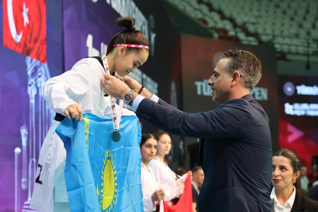 Türkiye Açık Taekwondo Turnuvası'nda Genç Kızlar Madalya Peşinde