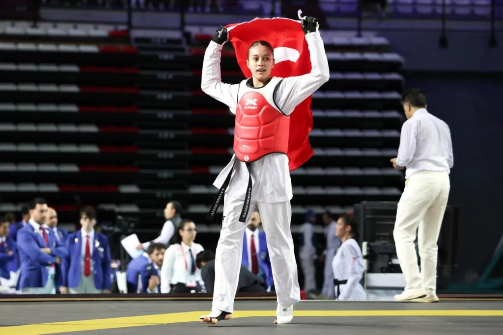 Türkiye Açık Taekwondo Turnuvası'nda Genç Kızlar Madalya Peşinde