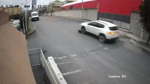 Avcılar'da Cip Sürücüsü Köpeği Ezdi ve Durmadan Uzaklaştı