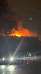 Başiskele'de Raf Fabrikasında Yangın Söndürüldü