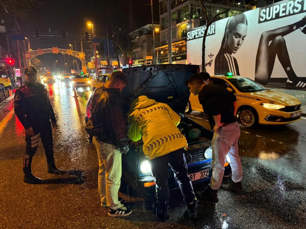 Kadıköy'de Trafik ve Asayiş Denetimi Yapıldı