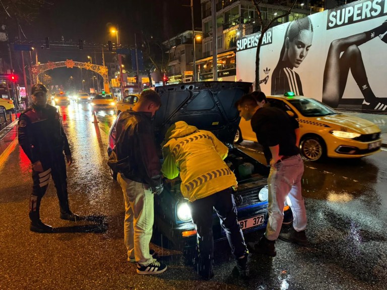 Kadıköy'de Trafik ve Asayiş Denetimi Yapıldı