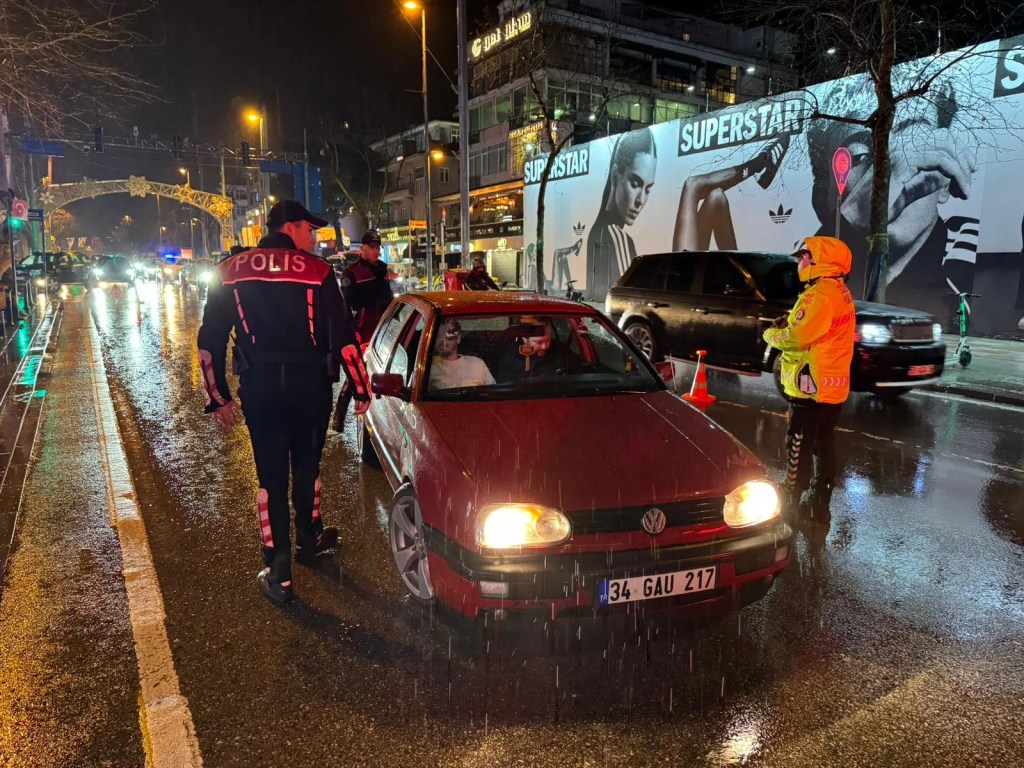 Kadıköy'de Trafik ve Asayiş Denetimi Yapıldı