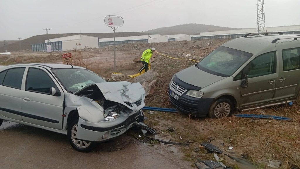 Ankara Beypazarı'nda Trafik Kazası: 1 Ölü, 5 Yaralı