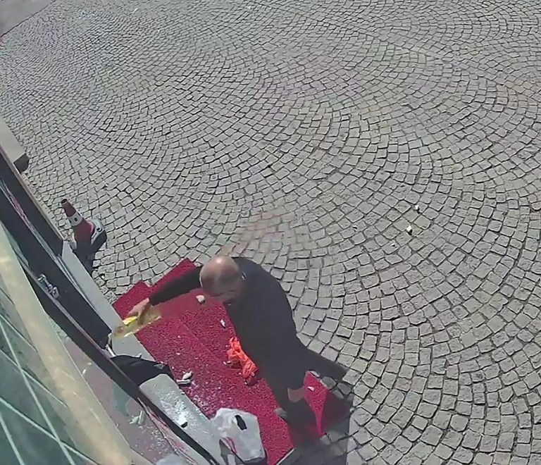 Eczaneyi Yakmaya Çalışan Eczacı Gözaltına Alındı