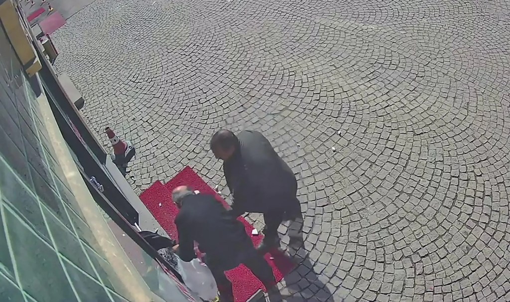 Eczaneyi Yakmaya Çalışan Eczacı Gözaltına Alındı