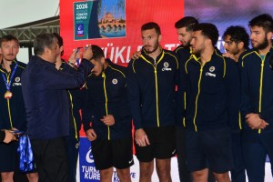Fenerbahçe Türkiye Kupası Kürek Yarışları'nda Çifte Zafer Kazandı