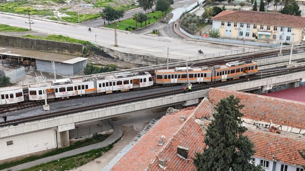 Adana'da Metro Vagonu Raydan Çıktı: Yaralanan Yok