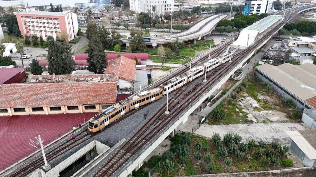 Adana'da Metro Vagonu Raydan Çıktı: Yaralanan Yok