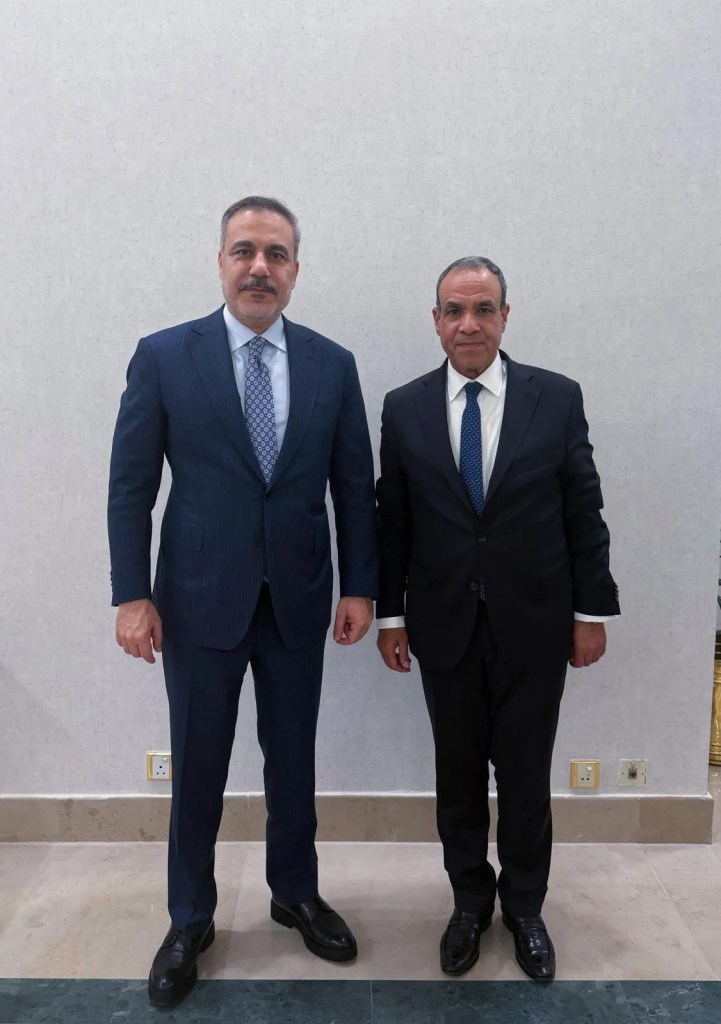 Bakan Fidan Pakistan'da Mısırlı Mevkidaşıyla Buluştu