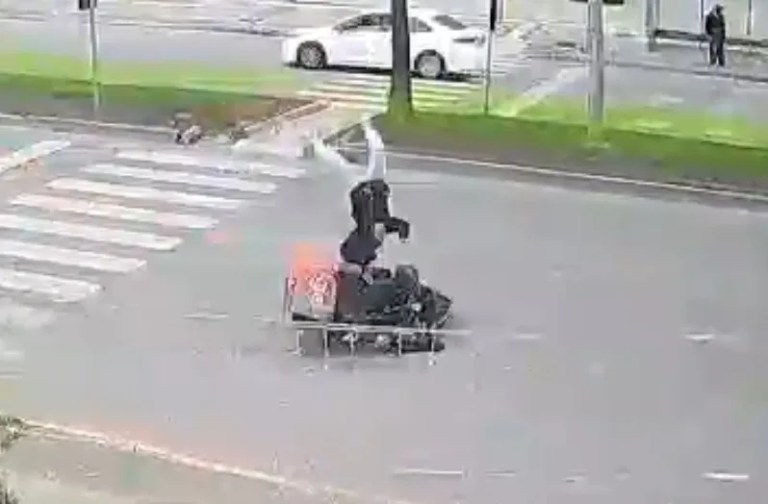 Mersin'de Yaya Geçidinde Kaza: Motokurye Çocuğa Çarptı