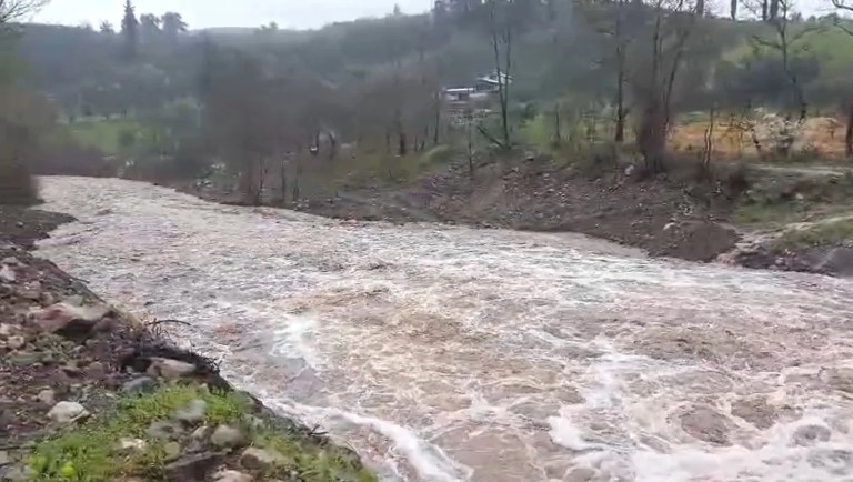Bursa'da Sağanak Yağış Hayatı Felç Etti