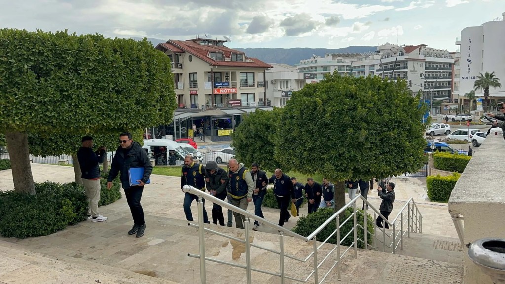 Marmaris'te Turistleri Dolandıran Şüpheliler Yakalandı