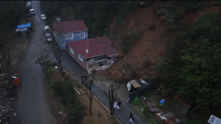 Beykoz'da Toprak Kayması: Tek Katlı Evde Hasar