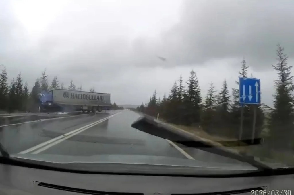 Eskişehir'de TIR Kazası: 1 Ölü, 2 Yaralı