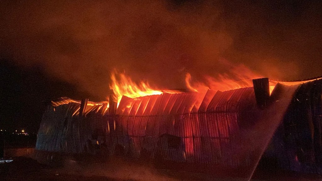 Osmaniye'de Kağıt Fabrikasında Yangın Çıktı