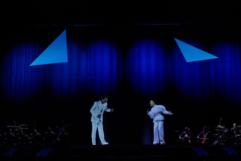 Müslüm Gürses'in Hologramı AKM'de 5G ile Hayat Buldu