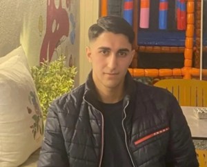 Kocaeli'de Market Çıkışında Bıçaklı Kavga: Deniz Hayatını Kaybetti