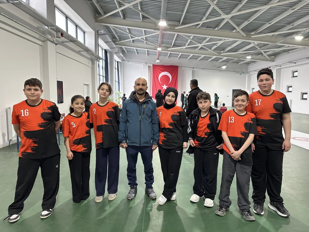 Ankara'da Ortaokul Öğrencilerinin Floor Curling Başarısı