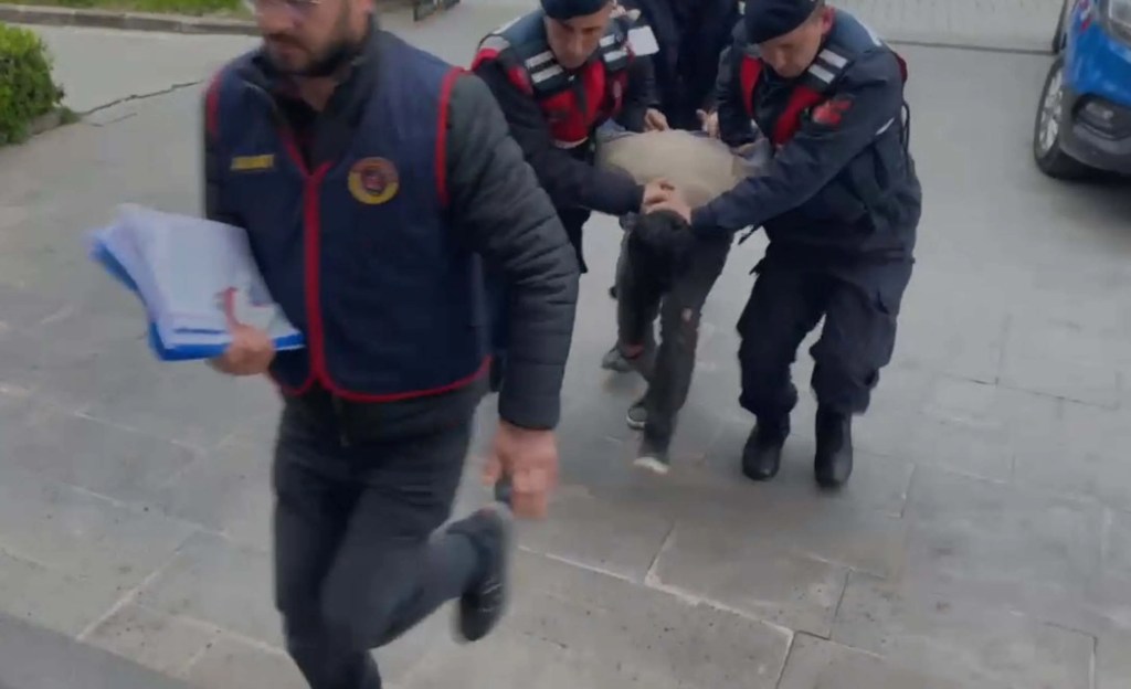 Manisa'da aile faciası: 4 kişi av tüfeğiyle öldürüldü