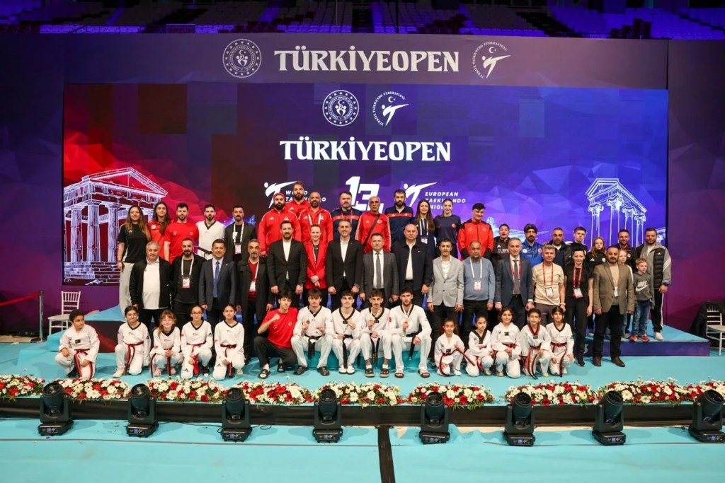 Türkiye Açık Taekwondo Turnuvası'nda Türk Sporcular Madalyaları Topladı