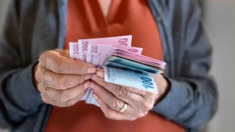 Emekli maaşları ve bayram ikramiyesi ödeme tarihleri belli oldu